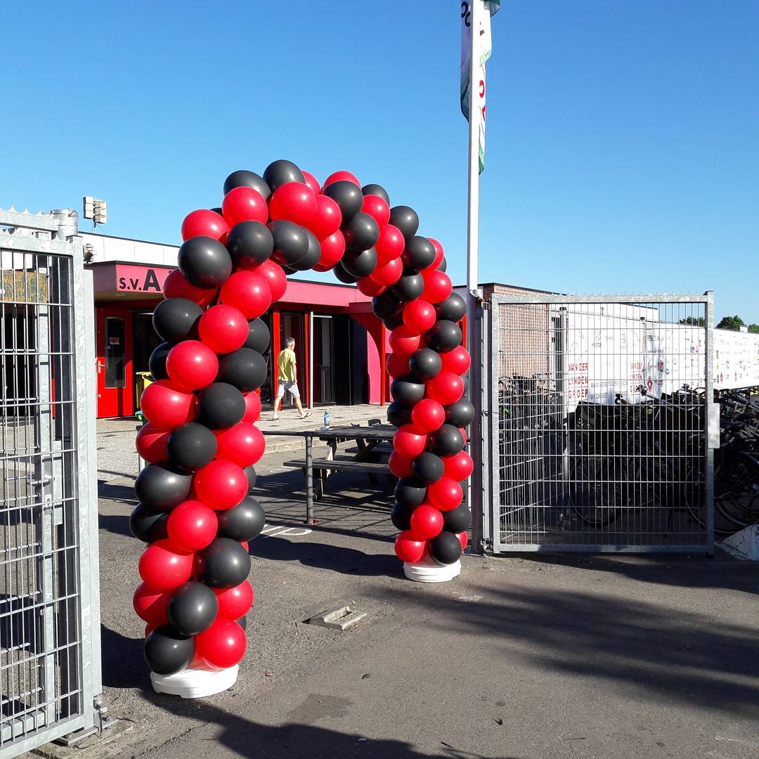Ballonnenboog decoratie sportclub ARC