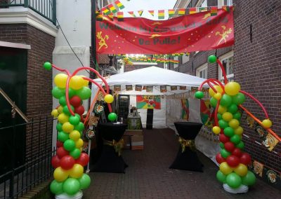 Ballondecoratie straatfeest